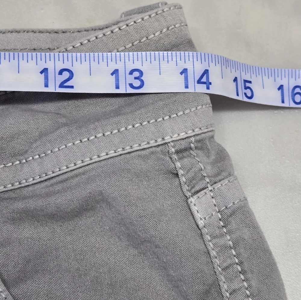 LaRoc Gray Summer Shorts  Roll up Cuffs. Size 4 - Picture 8 of 9